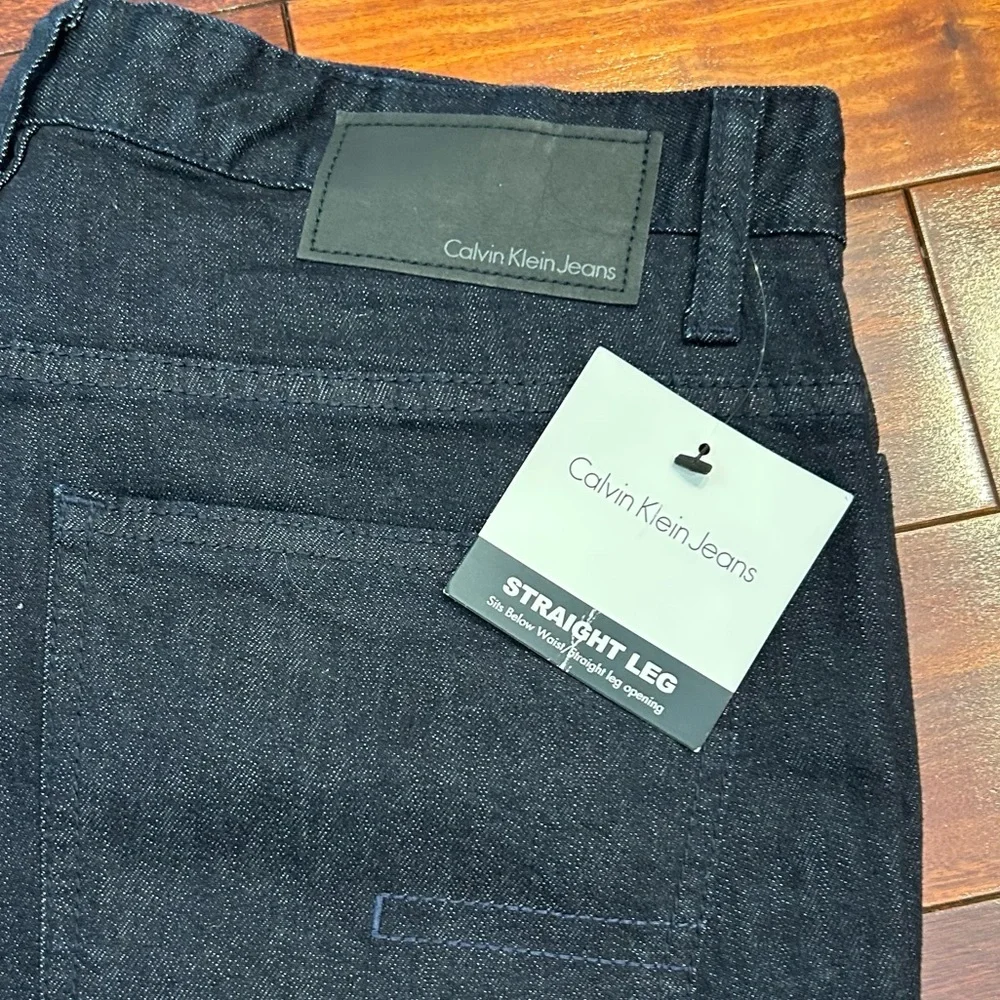 NWT-Calvin Klein Jeans Men's Straight Leg Dark Wash W32/L32 - Picture 2 of 9